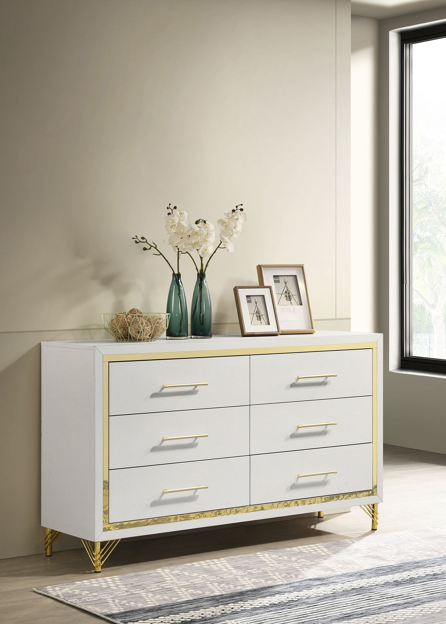 Dresser Lucia