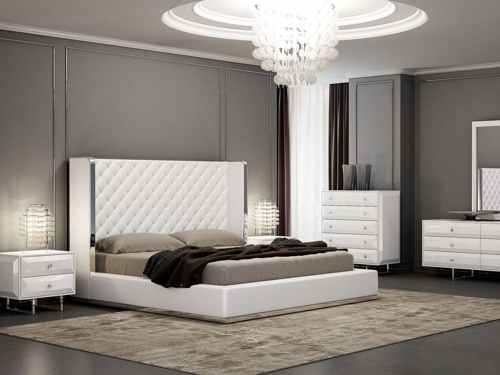 Abrazo Bed White - Environment - Angle