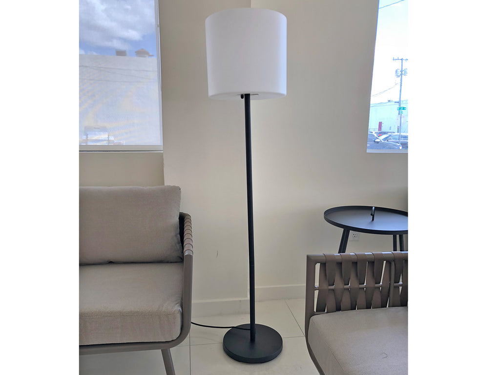 Frank Outdoor Floor Lamp - Environment  1 